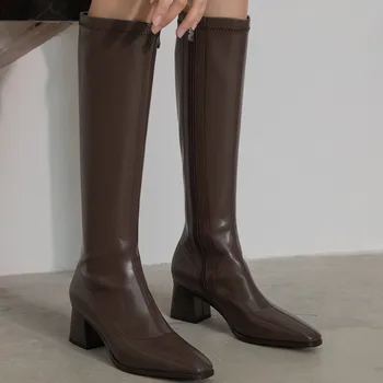 Дамски прекрасни зимни топли плюшени ботуши до коляното от изкуствена кожа на дебел висок ток с квадратни пръсти, елегантни панталони есенни дълги ботуши, обувки