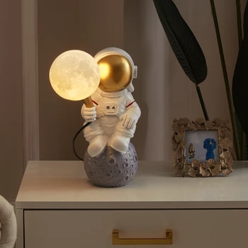 Детски стенен Лампа с космонавт, Творческа Личност, за Защита на Очите, led настолна Лампа, малка странична лампа за спални, начало декор, осветителни тела